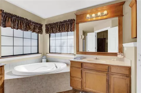 104 W End Ct, Tuttle, OK 73089 photo 12
