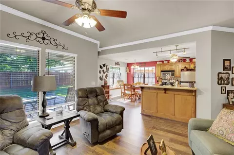 104 W End Ct, Tuttle, OK 73089 photo 4