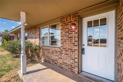 104 Mohawk Ave, Geronimo, OK 73543 photo 3
