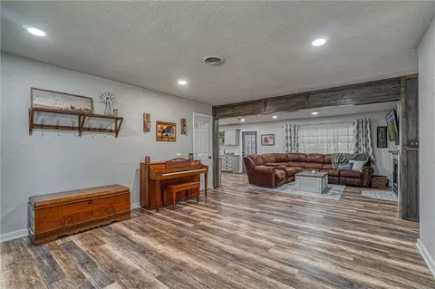 113 S Mockingbird Dr, Altus, OK 73521 photo 8
