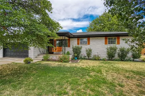 113 S Mockingbird Dr, Altus, OK 73521 photo 2
