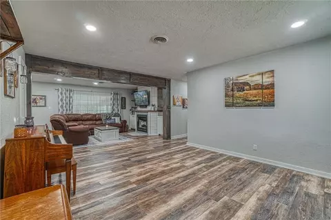 113 S Mockingbird Dr, Altus, OK 73521 photo 6