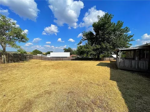 603 Comanche Ave, Binger, OK 73009 photo 4