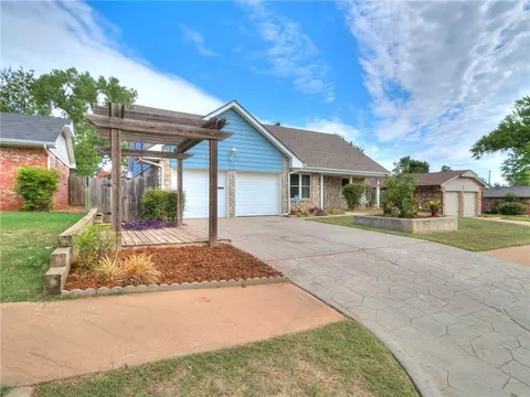 701 E 27th Pl, Edmond, OK 73013 photo 3