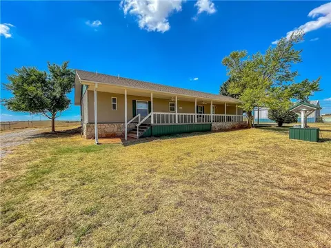 22412 E 1070 Rd, Clinton, OK 73601 photo 1