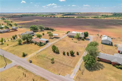 22412 E 1070 Rd, Clinton, OK 73601 photo 2