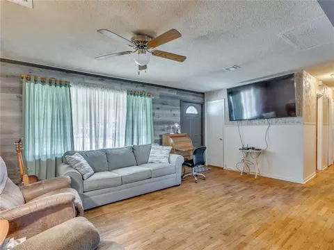 129 S 6th St, Mcloud, OK 74851 photo 3