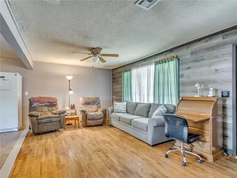 129 S 6th St, Mcloud, OK 74851 photo 2
