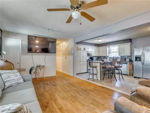 129 S 6th St, Mcloud, OK 74851 photo 4