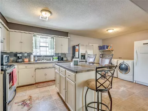 129 S 6th St, Mcloud, OK 74851 photo 6