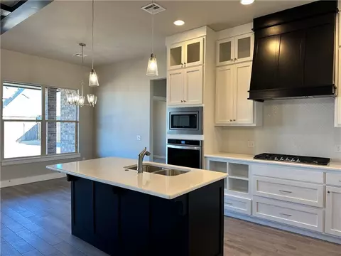 9341 SW 41st St, Oklahoma City, OK 73179