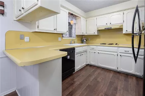705 Wilkinson Dr, Moore, OK 73160 photo 9