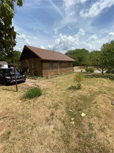 129 N 4th St, Mcloud, OK 74851 photo 4
