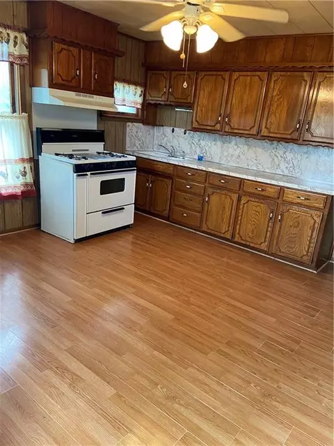 129 N 4th St, Mcloud, OK 74851 photo 9