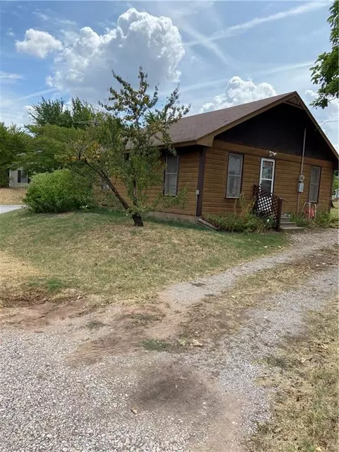 129 N 4th St, Mcloud, OK 74851 photo 3