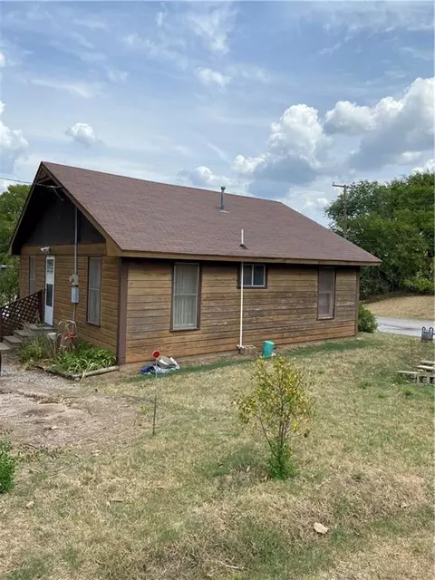 129 N 4th St, Mcloud, OK 74851 photo 2