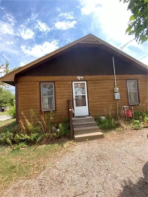 129 N 4th St, Mcloud, OK 74851 photo 1