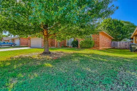 916 Eagle Cliff Dr, Norman, OK 73072 photo 2