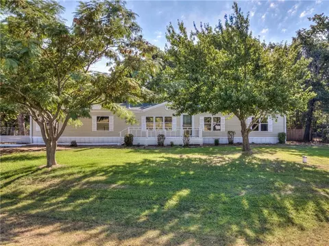 105 W Oak Hill Dr, Mcloud, OK 74851 photo 1