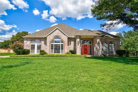 2505 Wildwood Ave, Ponca City, OK 74604