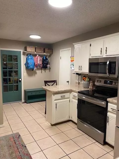 313 Clermont Dr, Edmond, OK 73003 photo 7