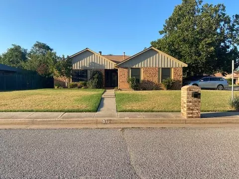 313 Clermont Dr, Edmond, OK 73003 photo 1