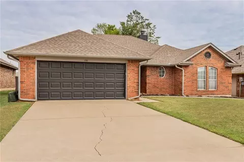 720 Azalea Hill Dr, Yukon, OK 73099 photo 2