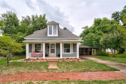 512 E Vilas Ave, Guthrie, OK 73044 photo 1