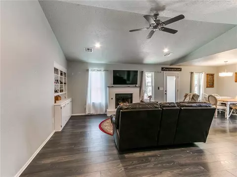 2126 Jackson Dr, Norman, OK 73071 photo 2