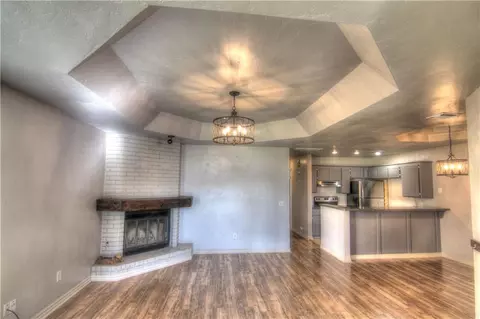 2112 Meench Dr, Moore, OK 73170 photo 2