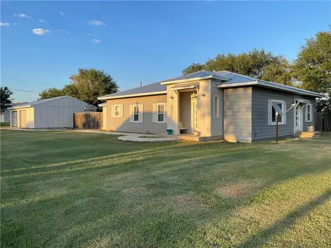 301 E 3rd St, Duke, OK 73532 photo 1