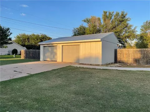 301 E 3rd St, Duke, OK 73532 photo 4