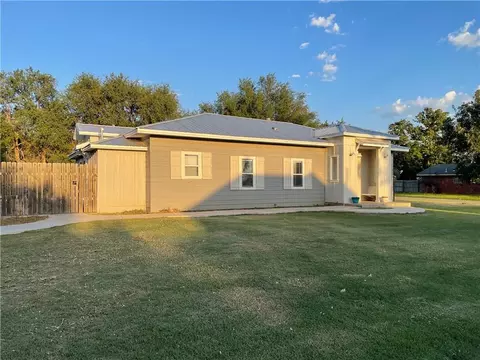 301 E 3rd St, Duke, OK 73532 photo 3