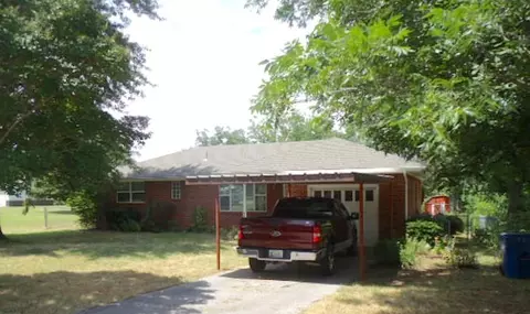 505 S 4th St, Mcloud, OK 74851 photo 1