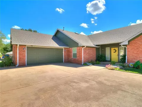 2002 Crestmont Dr, Duncan, OK 73533 photo 2