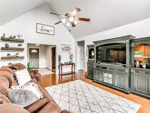 115 Timber Lake Dr, Mcloud, OK 74851 photo 18