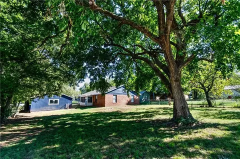 413 E 11th St, Chandler, OK 74834 photo 5