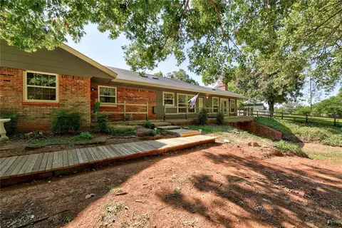 3003 E Apache Trail Rd, Apache, OK 73006 photo 2