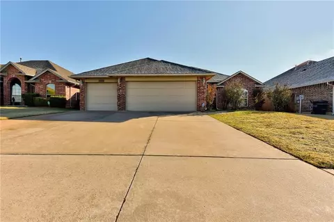 528 Allison Ln, Moore, OK 73160