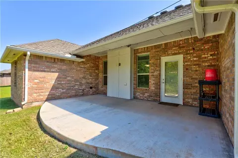 2313 N Fork Dr, Moore, OK 73160 photo 30