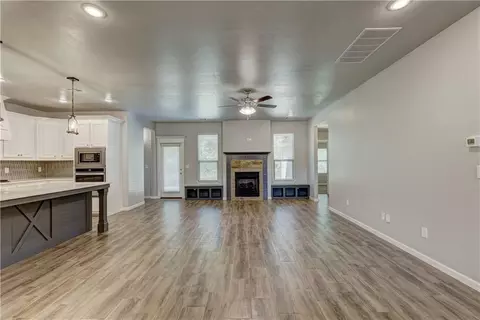 2313 N Fork Dr, Moore, OK 73160 photo 9