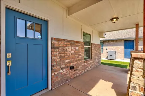 2313 N Fork Dr, Moore, OK 73160 photo 4