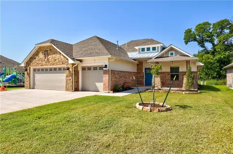 2313 N Fork Dr, Moore, OK 73160 photo 1