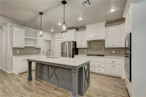 2313 N Fork Dr, Moore, OK 73160 photo 14