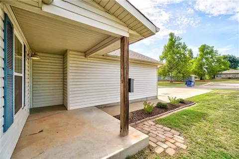 1406 E Harrison Ave, Guthrie, OK 73044 photo 3