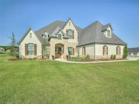 9813 Lindsey Cir, Choctaw, OK 73020