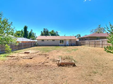 20799 Silver St, Harrah, OK 73045 photo 6
