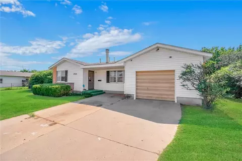 190 Helen Hocker, Elk City, OK 73644