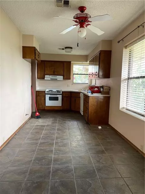 324 E Orbit Dr, Guthrie, OK 73044 photo 12