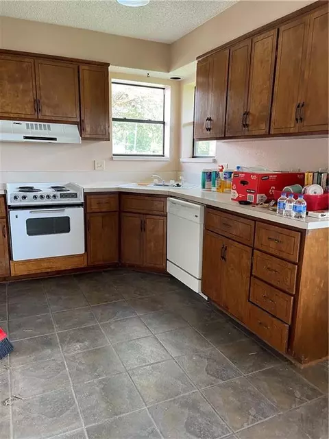 324 E Orbit Dr, Guthrie, OK 73044 photo 3
